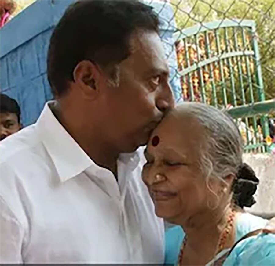 Veteran Actor Prakash Raj’s Mother Suvarnalatha Passes Away at 86 ...
