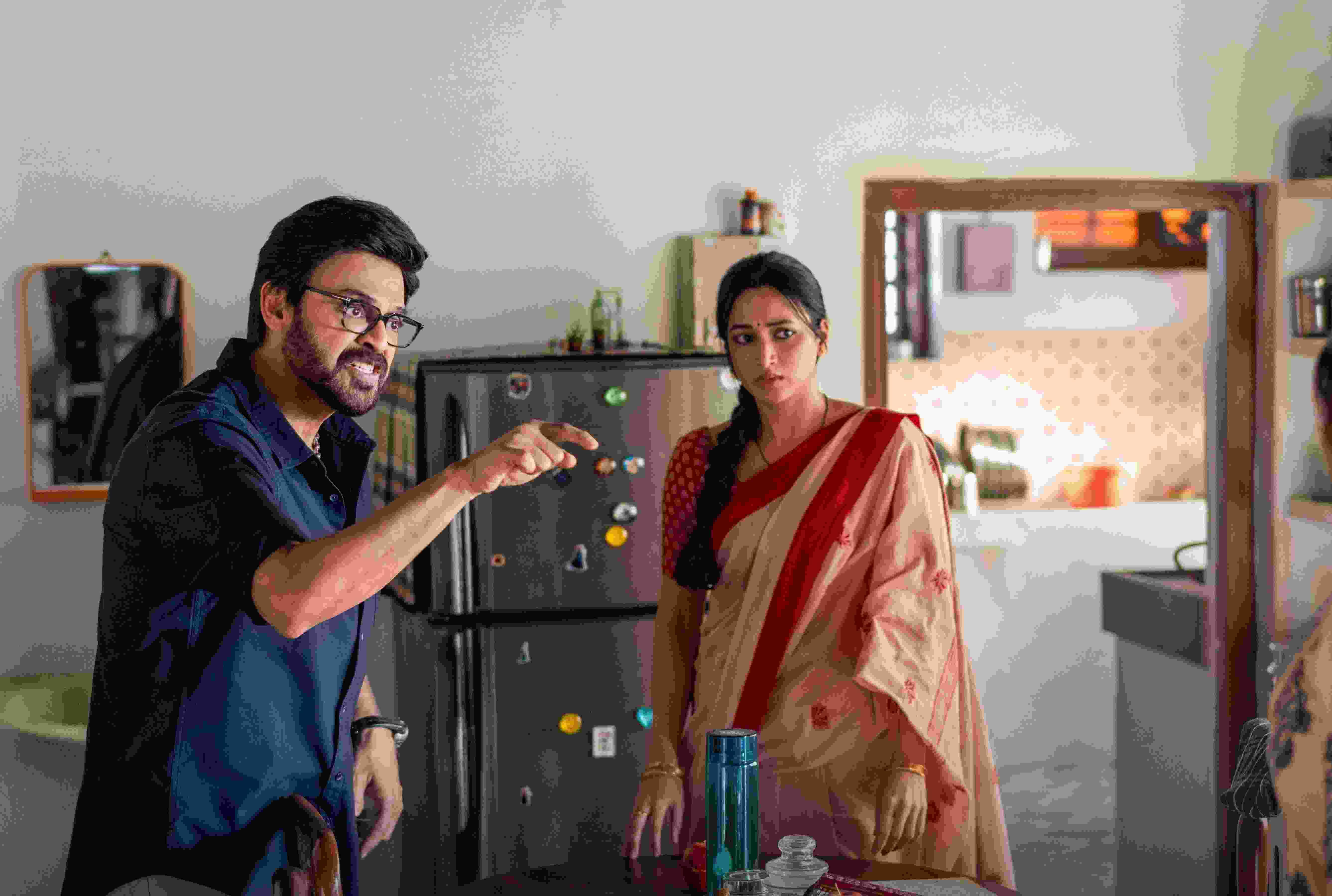 Aadarsha Kutumbam film