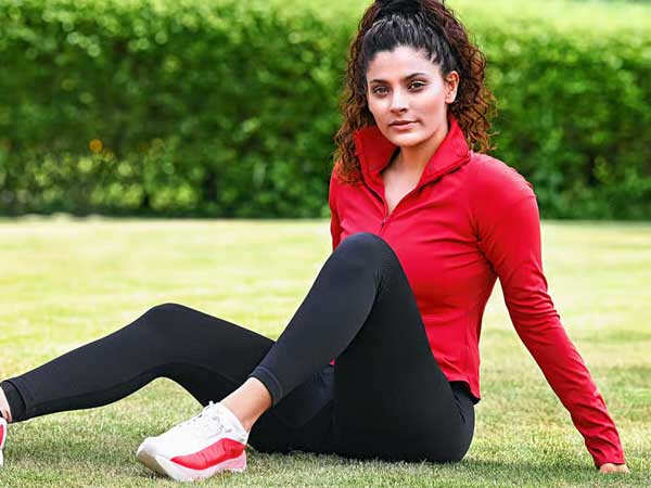 আপনি কি সাহস করেন — সাইয়ামি খের শিল্পের অভ্যন্তরীণ ব্যক্তিদের দ্বারা তাকে দেওয়া হাস্যকর পরামর্শের বিষয়ে কথা বললেন।