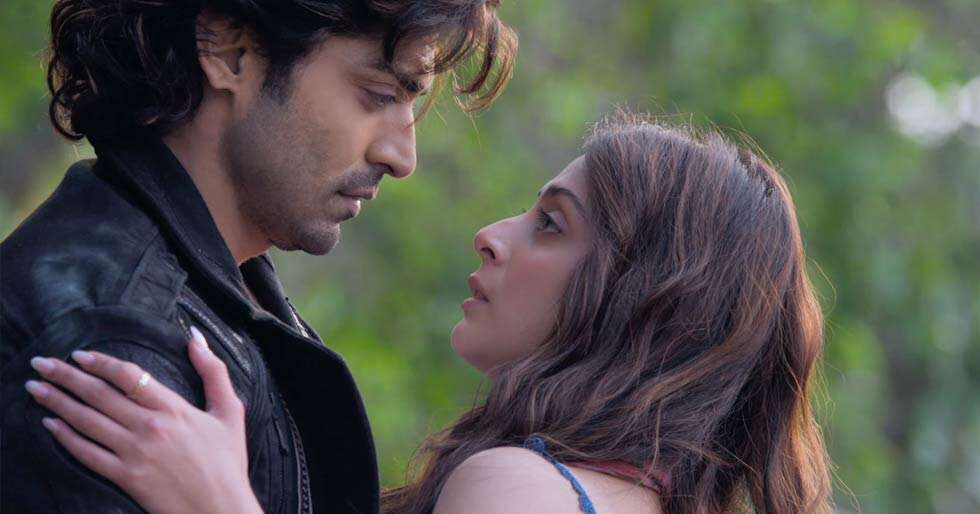 Tum Mere Ho Trailer: Gurmeet Choudhary Leads Musical Love Story, Isha Malviya Makes Bollywood Debut Tum Mere Ho Trailer: Gurmeet Choudhary Leads Musical Love Story, Isha Malviya Makes Bollywood Debut