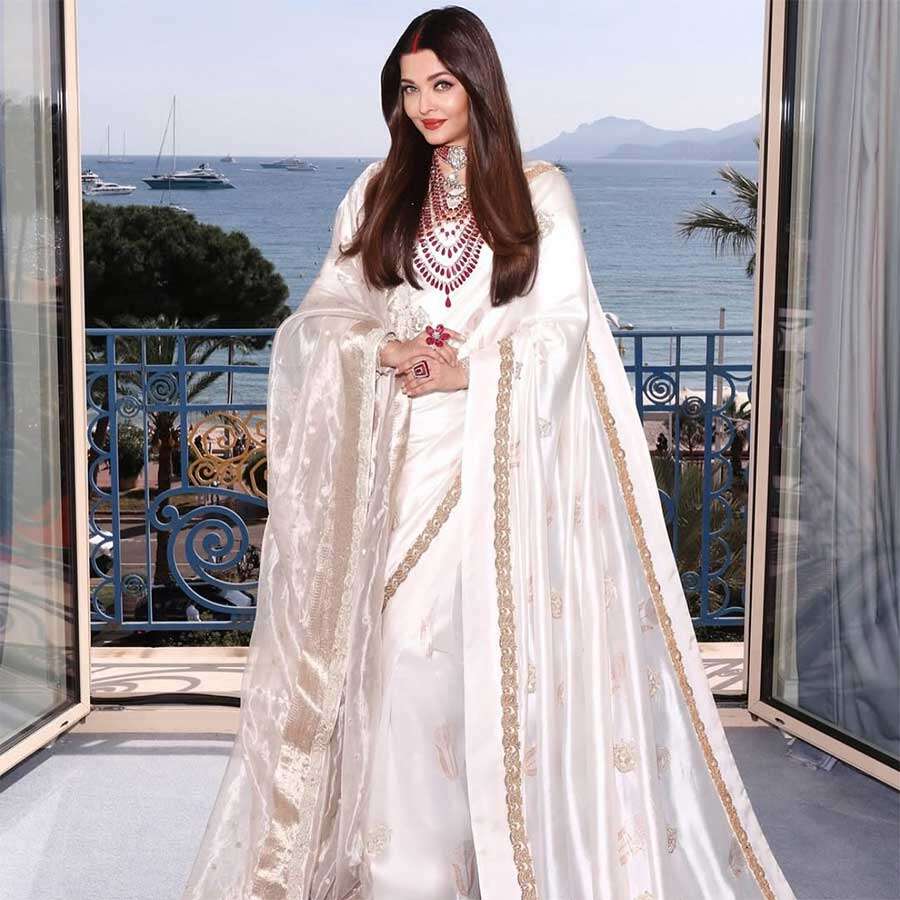White ethnic wear