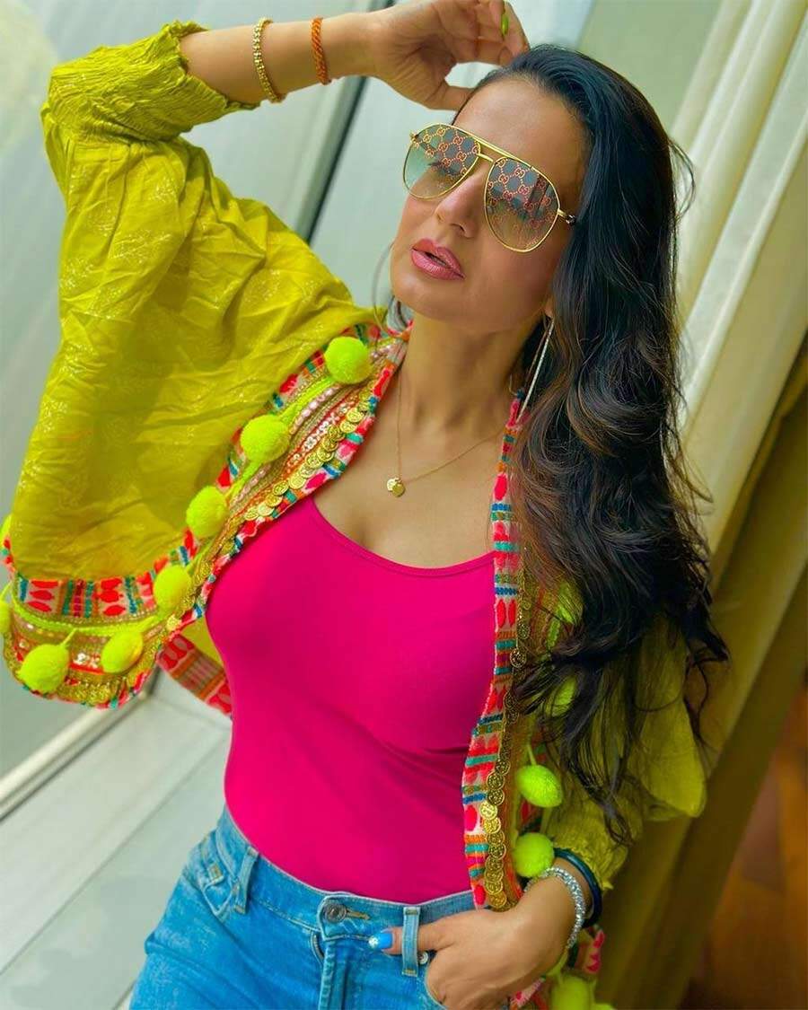 Ameesha Patel’s Parents Lose Jewellery Worth Rs 5 Lakh in Alleged Churchgate Theft