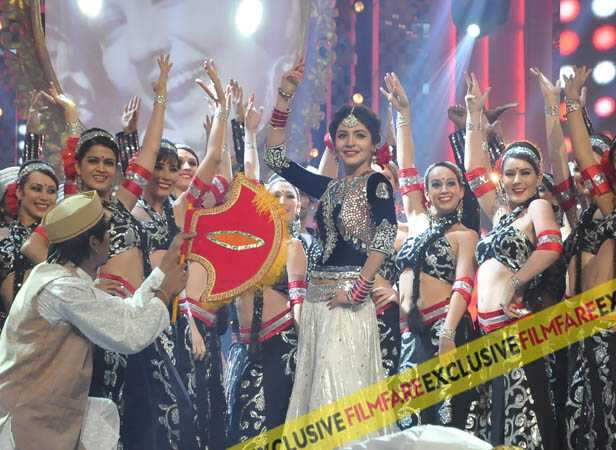 SRK, Katrina & Anushka's performances at the 58th Idea Filmfare Awards ...