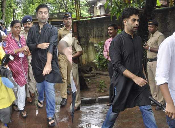 Big B, Karan, Shatrughan At Pran's Funeral | Filmfare.com