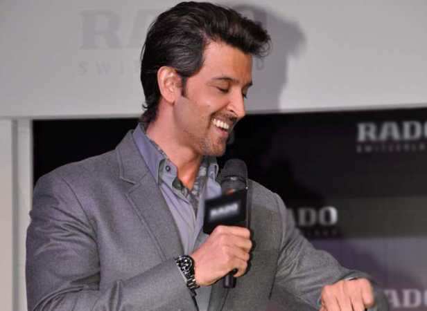 Hrithik Roshan receives warm welcome in Jammu, makes the crowd groove to  'Ek Pal Ka Jeena', watch videos : Bollywood News - Bollywood Hungama