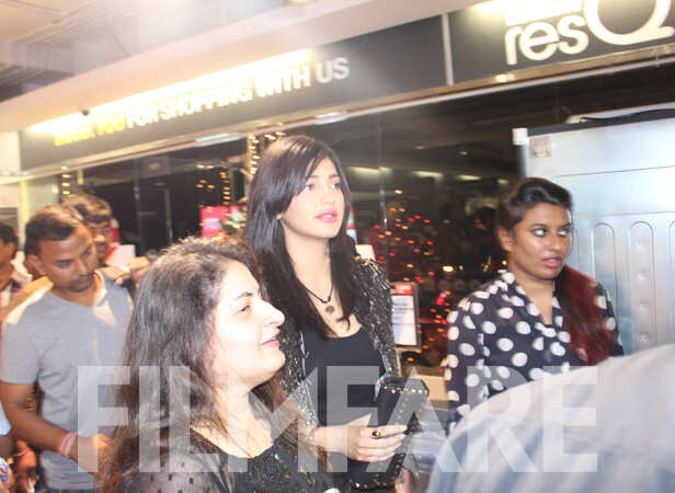 Shruti Haasan meets her fans in Hyderabad | Filmfare.com