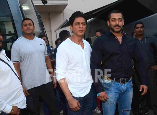 Shah Rukh Khan And Salman Khan's Bromantic Evening | Filmfare.com