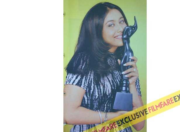 Rani Mukerji wins Best Actress in a Supporting Role - Kuch Kuch Hota Hai