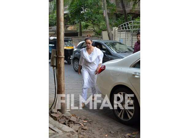 Gauri Khan and Farah Khan at a prayer meet | Filmfare.com