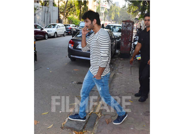 sushant singh rajput blue t shirt