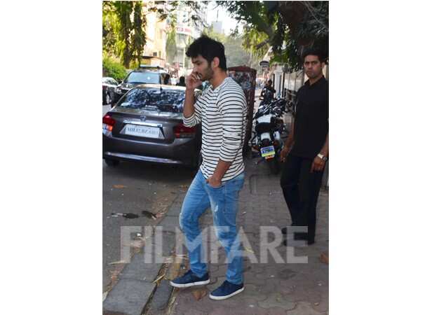 sushant singh rajput blue t shirt