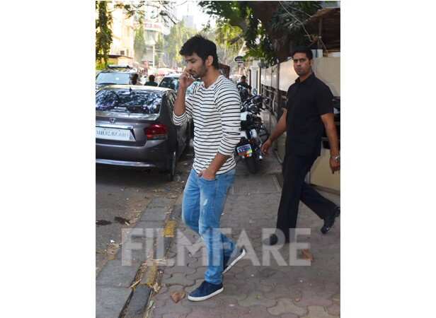 sushant singh rajput blue t shirt