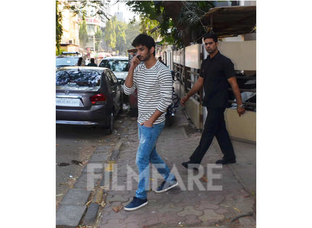sushant singh rajput blue t shirt