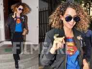 Super girl Kangana Ranaut is all smiles for the paparazzi