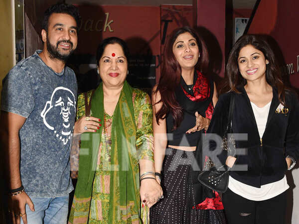 Shilpa Shetty Kundra enjoys a movie night with her family | Filmfare.com