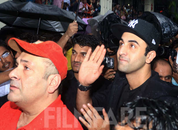 Ganesh Visarjan 2018: Ranbir Kapoor Steps Out With Father Rishi Kapoor,  Check Pictures - Filmibeat