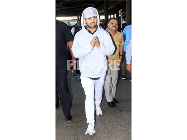 Diljit Dosanjh wearing Amiri Bone Runner. #diljitdosanjh #amiri  #amiribonerunner sneakerstarsindia