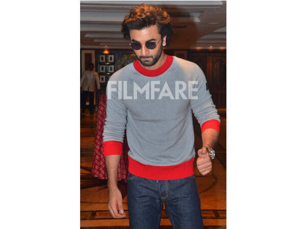 PinkVilla - Ranbir Kapoor looks dapper in casuals as he