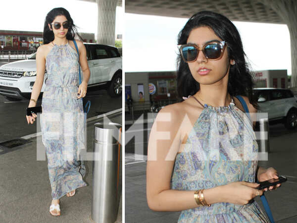 Khushi Kapoor slays at the airport | Filmfare.com