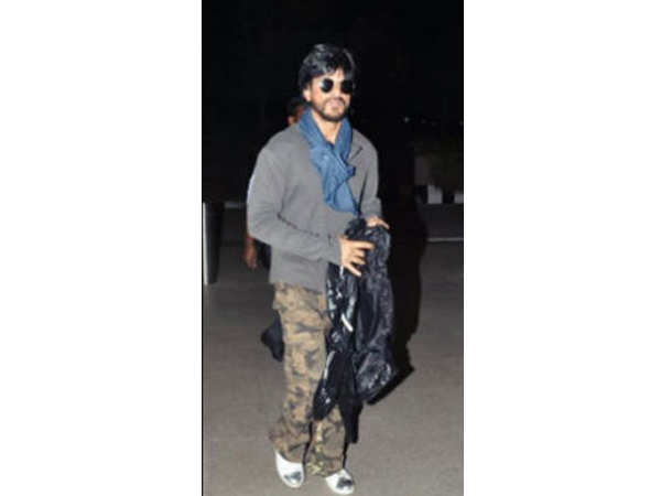SRK Wore The Strangest Pair Of Joggers With 6 Huge Dangling Zippers