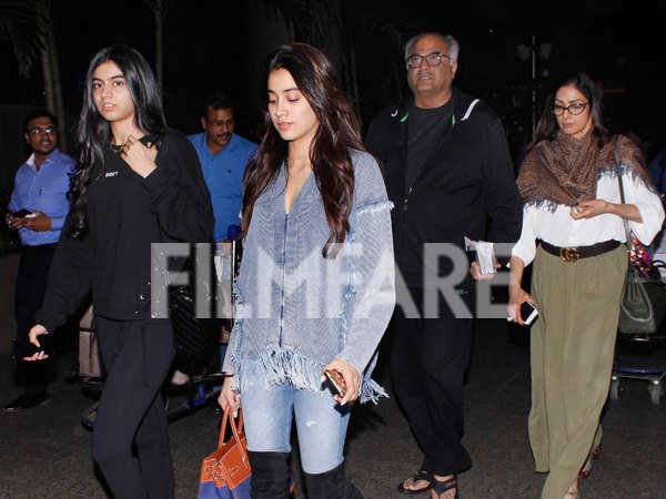 Sridevi spotted with daughters Jhanvi and Khushi at the airport