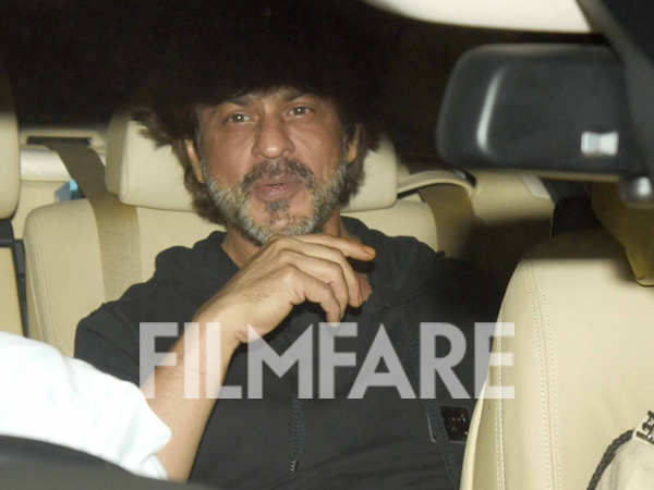 Shah Rukh Khan has a salt and pepper beard and it’s driving us nuts!