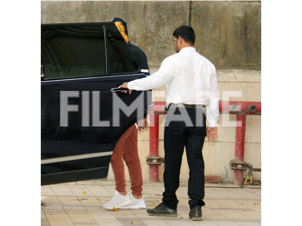 Ranbir Kapoor hides in his hoodie