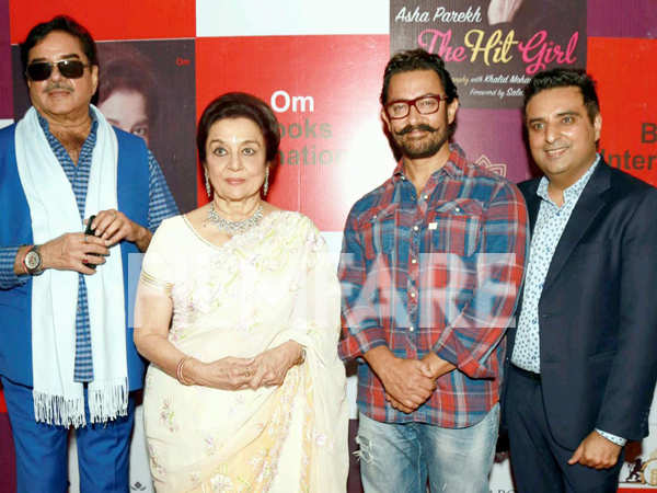 Aamir Khan and Shatrughan Sinha launch Asha Parekh’s autobiography ‘The Hit Girl’