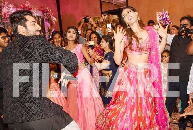 Kriti Sanon and Ayushmann Khurrana dance their heart out at a wedding ...