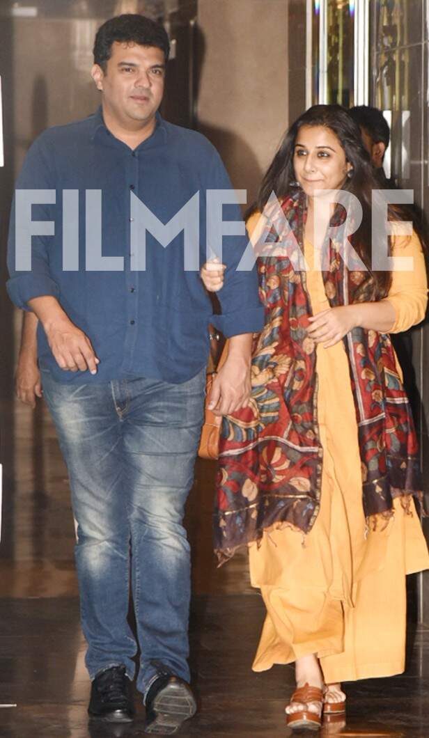 Vidya Balan, Sidharth Roy Kapur, Aditya Roy Kapur and family snapped ...