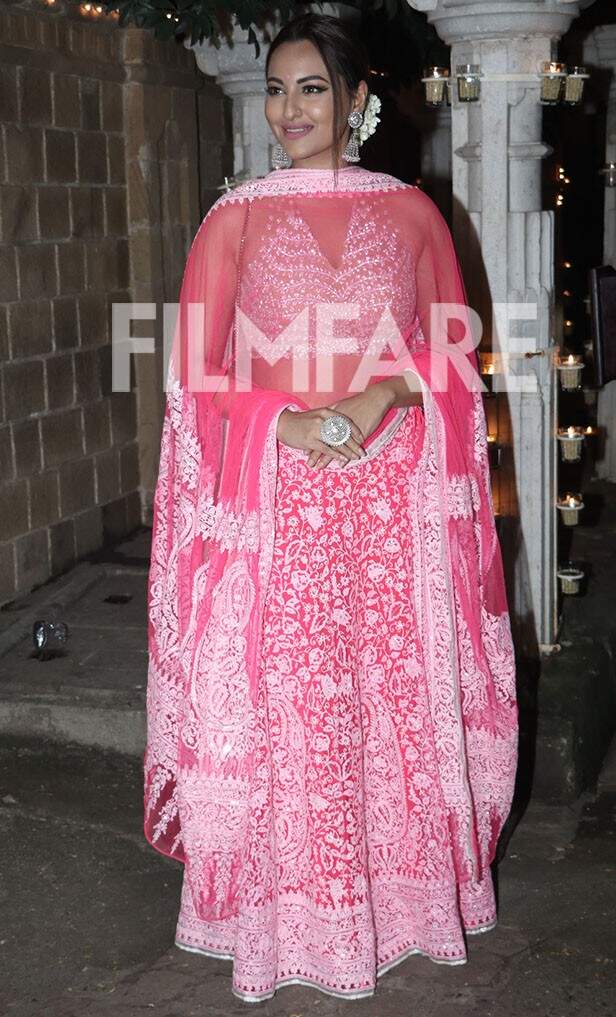 Pink blush! Sonakshi Sinha looks like a million bucks in 