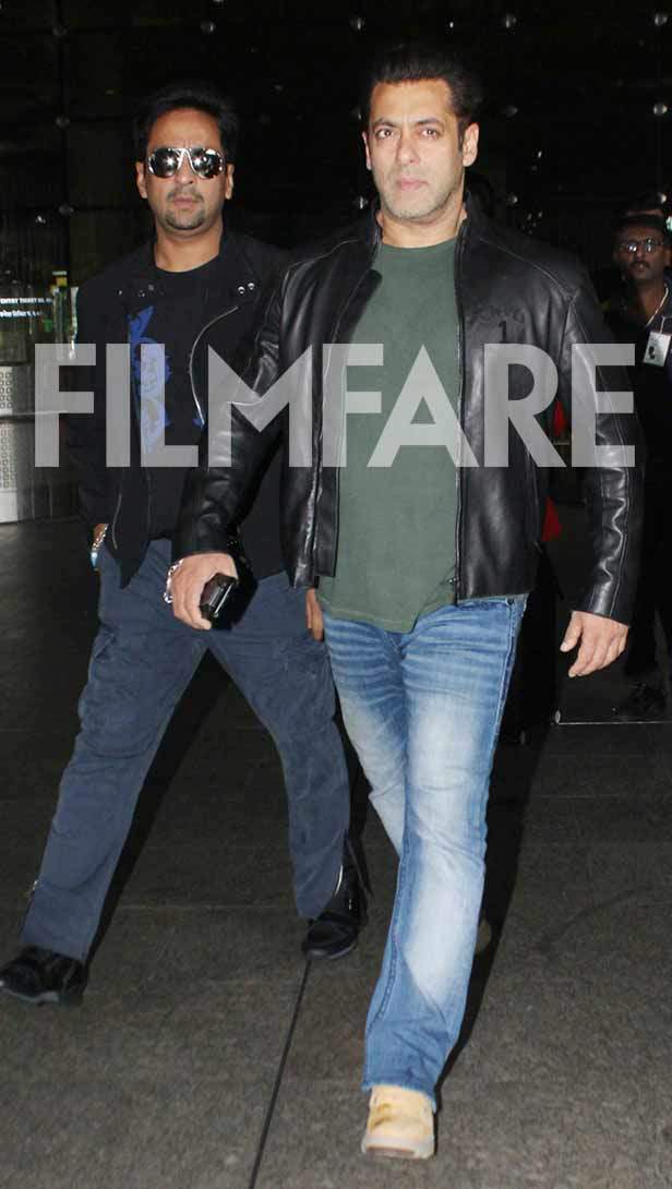 Salman Khan's rocks the leather jacket look at the airport
