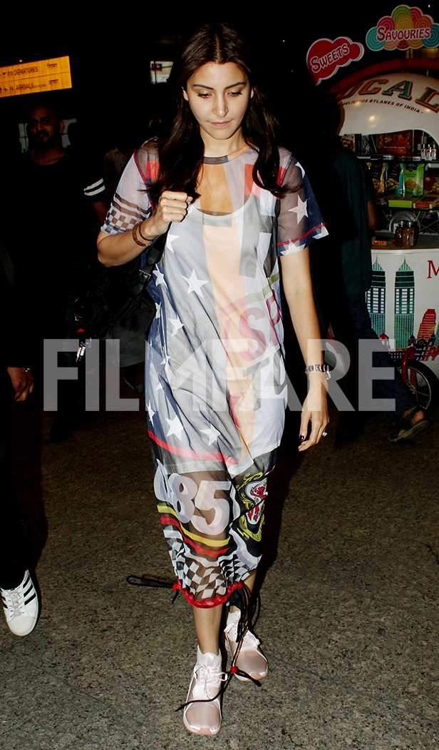 Anushka Sharma Spotted At Mumbai Airport, Is She Off To Bengaluru