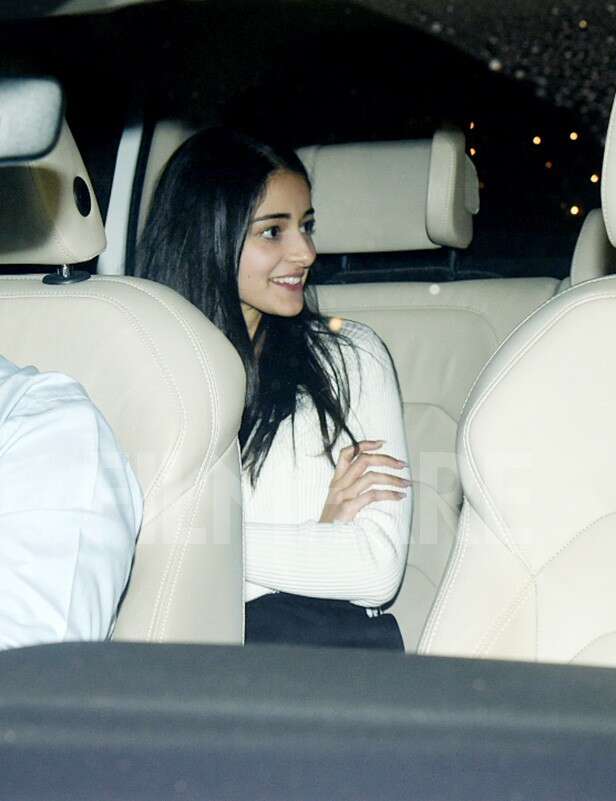 Ananya Pandey And Kartik Aaryan Clicked Post Their Dinner Outing 