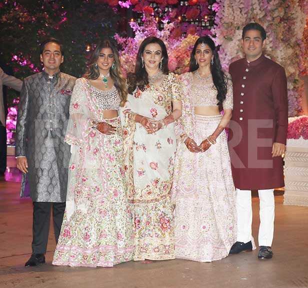 Snapped: Akash Ambani and Shloka Mehta at their engagement ceremony ...