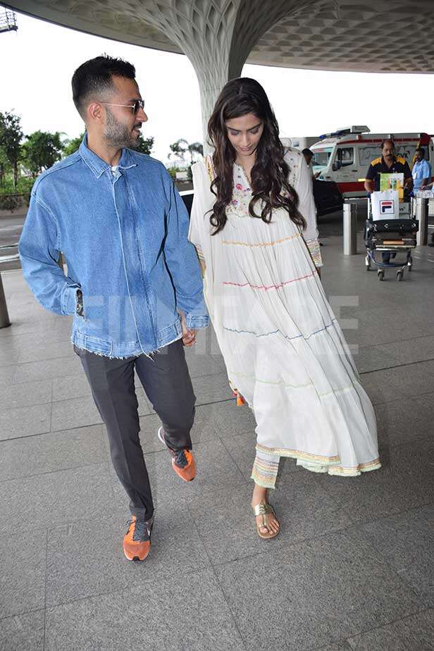 Off to their Honeymoon? Sonam Kapoor and Anand Ahuja snapped at the ...