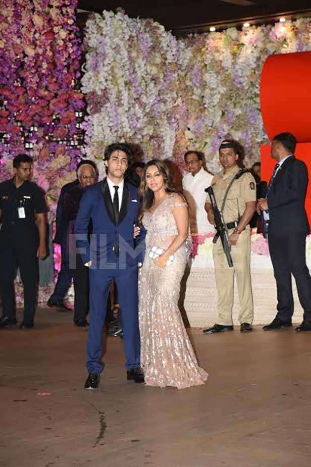 Gauri Khan with son Aryan Khan at Akash Ambani – Shloka Mehta’s