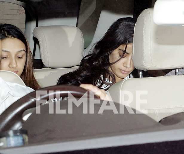 Janhvi Kapoor and Khushi Kapoor snapped outside Arjun Kapoor’s ...