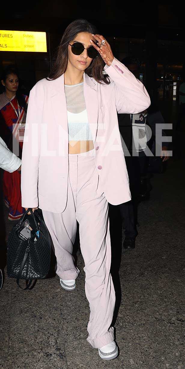 Sonam Kapoor’s powder pink pantsuit oozes glamour and style | Filmfare.com