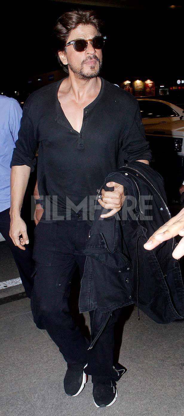 Shah Rukh Khan wore their son Aryan s hoodie??