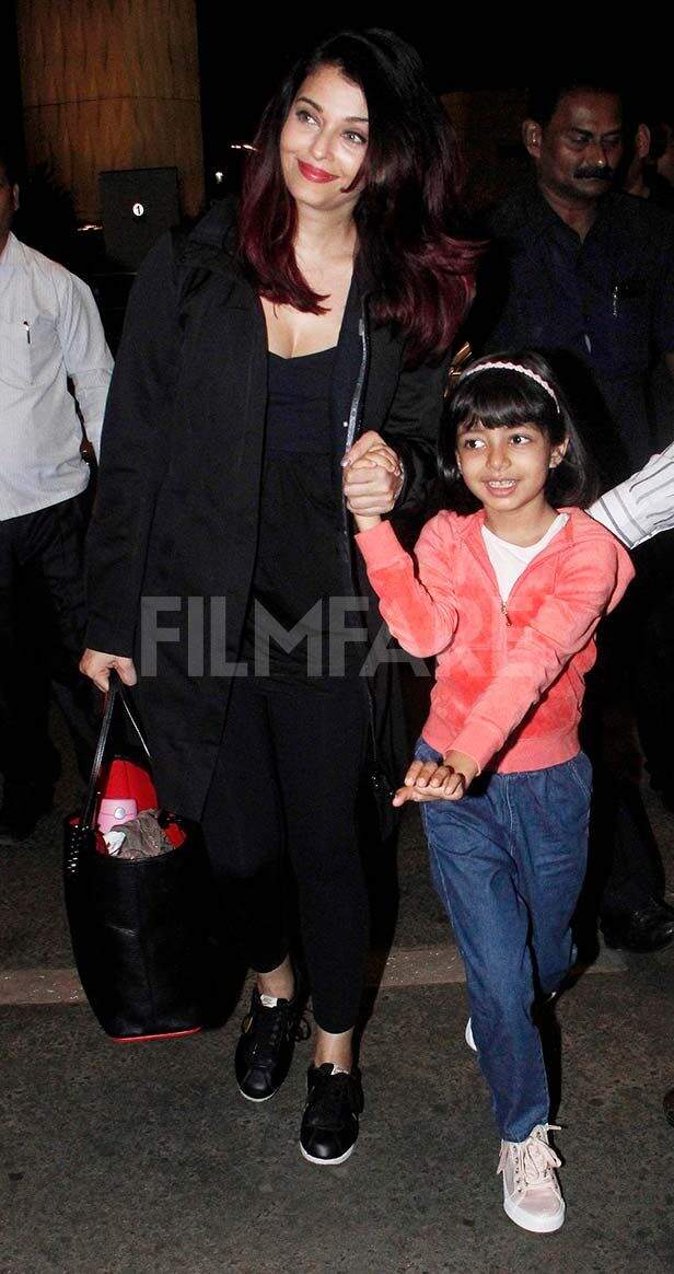 Viral: Aaradhya, At Airport With Mom Aishwarya Rai Bachchan