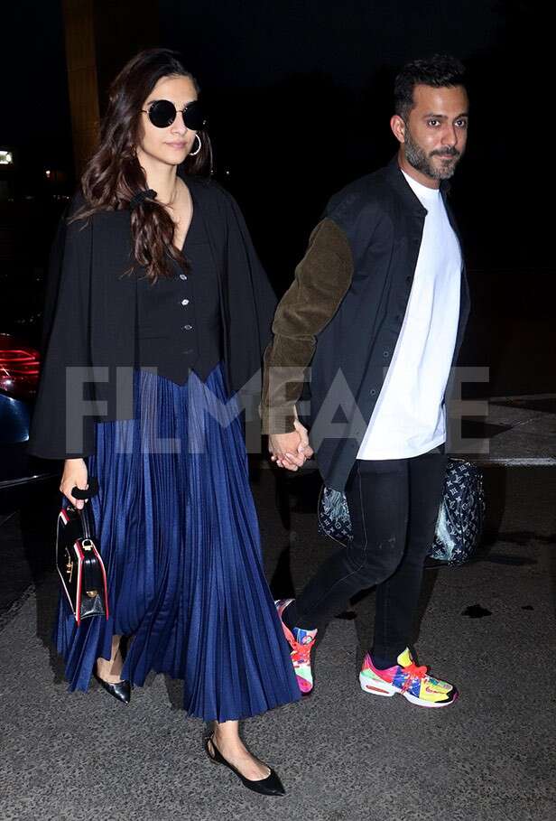 Sonam Kapoor and Anand Ahuja spotted at the Mumbai airport | Filmfare.com