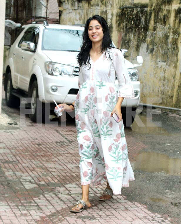 Airport Spotting: Janhvi Kapoor, Disha Patani Keep It Casual