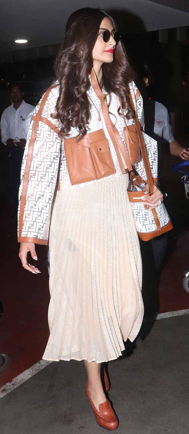 Sonam Kapoor’s Airport Look Is All Things Fabulous | Filmfare.com