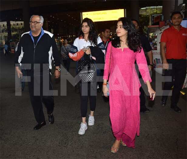 Boney Kapoor, Khushi Kapoor, Janhvi Kapoor