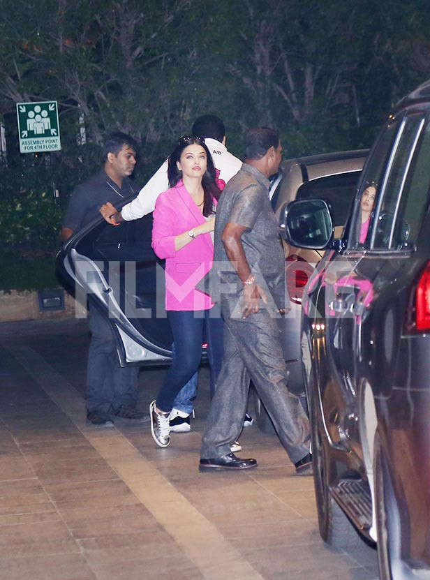 Aishwarya Rai dine out with Aaradhya, Abhishek and Vrinda Rai in