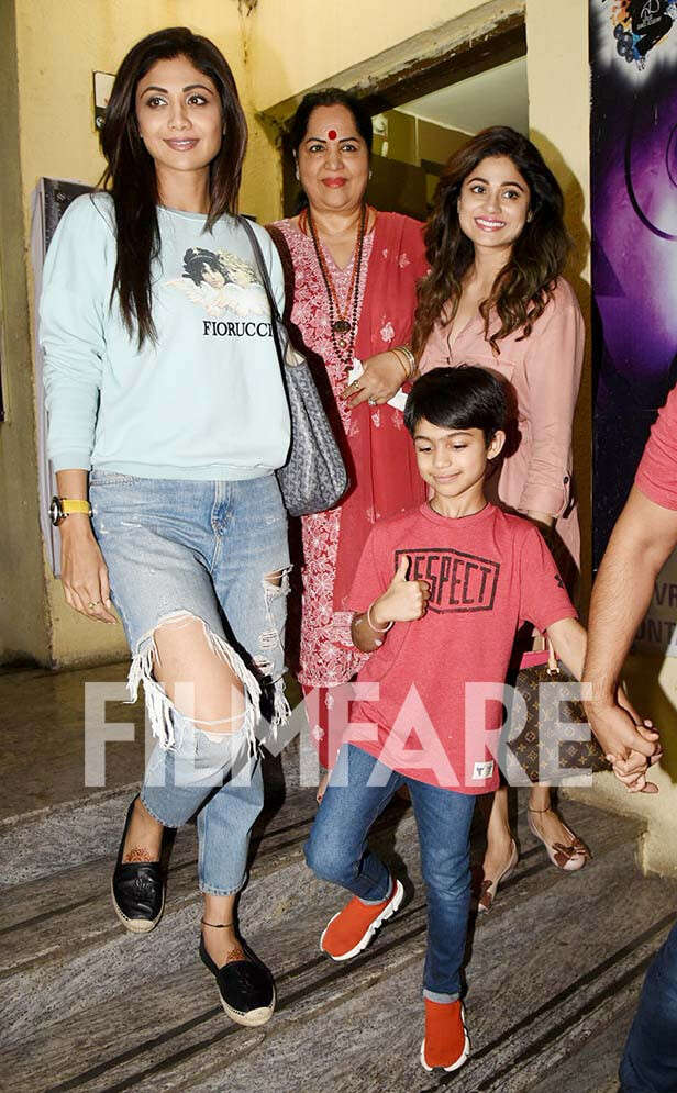 In Photos: Shilpa Shetty Kundra and Raj Kundra enjoy a movie night with ...