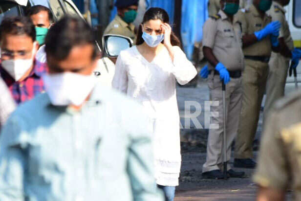 Pictures: Ranbir Kapoor And Alia Bhatt At Rishi Kapoor’s Funeral ...