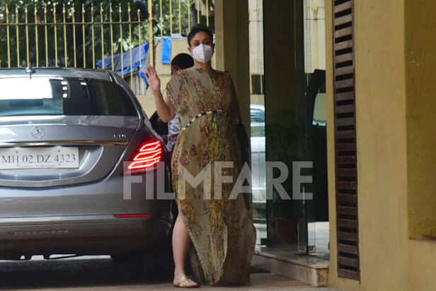 Kareena Kapoor Khan opts for a kaftan as she steps out in the city ...