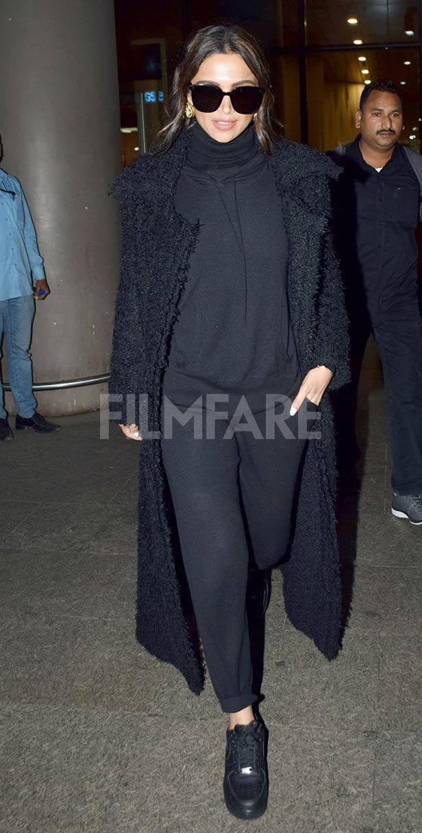 Deepika Padukone slays in all-black outfit at the Mumbai airport ...